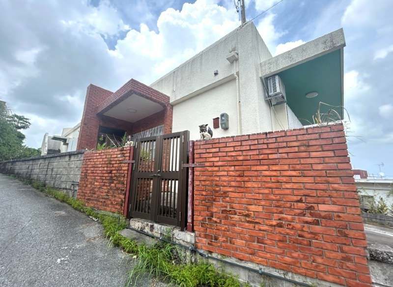 Uruma Single-Story House with Rooftop and Sea Views - Thumbnail 2