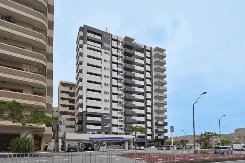 Presence Omoromachi Rêve 2LDK Condo in Naha, Okinawa - Thumbnail 4