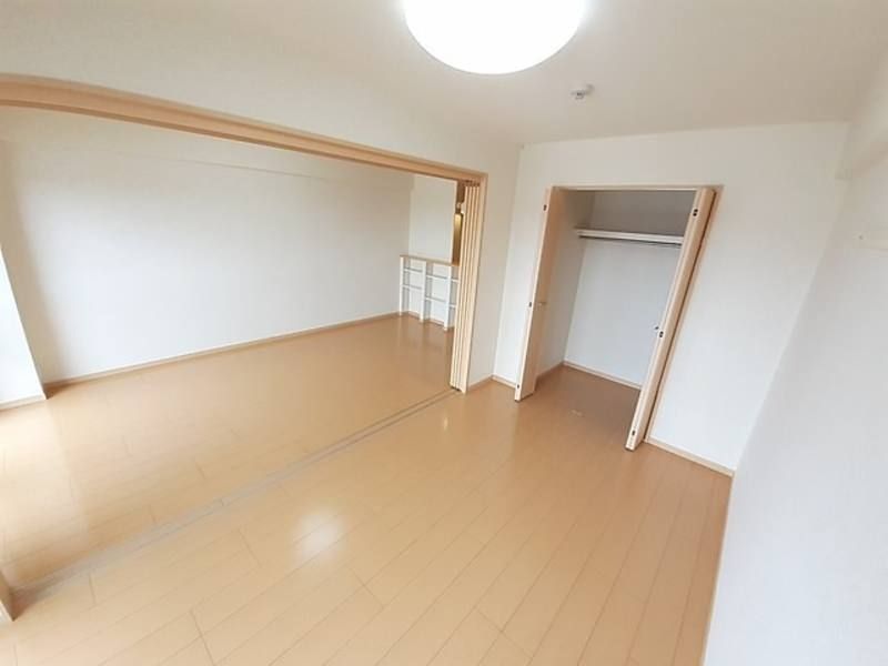 1LDK Apartment for Rent in Urasoe, Okinawa - Modern Amenities - Thumbnail 3