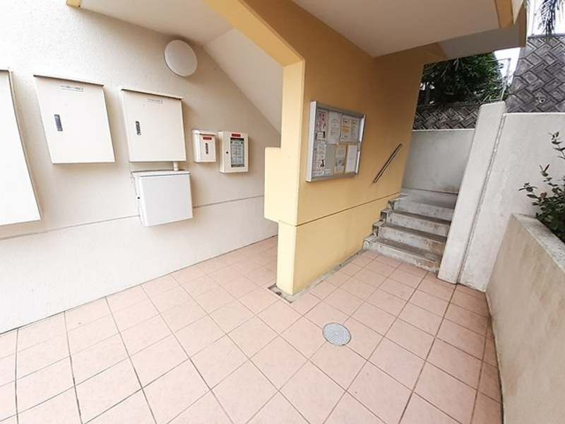 1LDK Apartment for Rent in Urasoe, Okinawa - Modern Amenities - Thumbnail 2