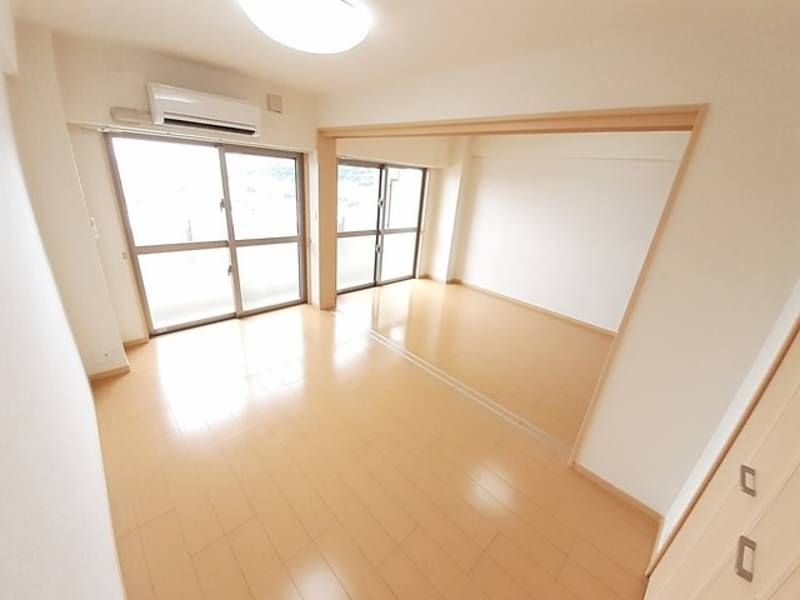 1LDK Apartment for Rent in Urasoe, Okinawa - Modern Amenities - Thumbnail 4