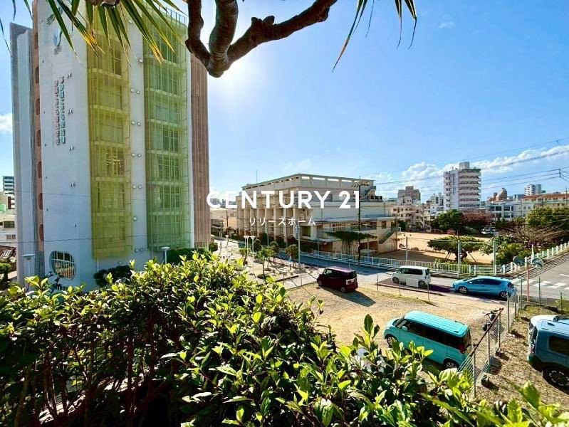 Omoromachi Designer Residence with Cooking Studio in Naha - Thumbnail 4