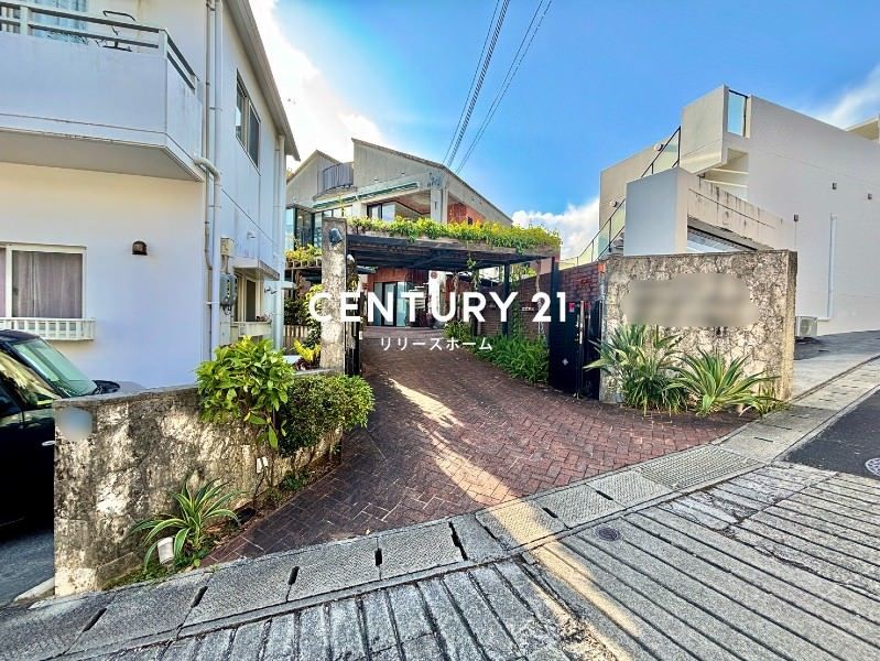 Omoromachi Designer Residence with Cooking Studio in Naha - Thumbnail 3