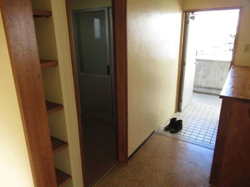 2LDK Apartment for Rent Near Miebashi Station, Naha - Thumbnail 4