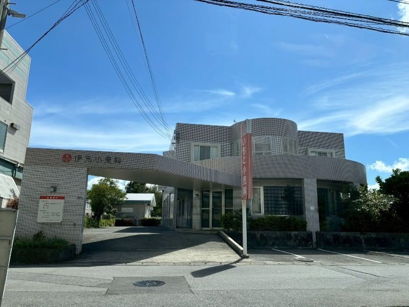 Renovated 3LDK House with 6-Car Parking in Okinawa City - Thumbnail 4