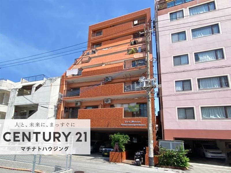 Renovated Top-Floor Apartment with Rooftop Balcony in Naha, Okinawa - Thumbnail 4