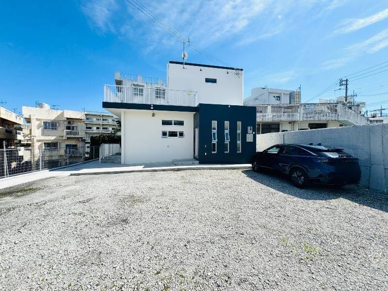 3LDK RC House in Okinawa City with Large Lot and Parking - Thumbnail 4