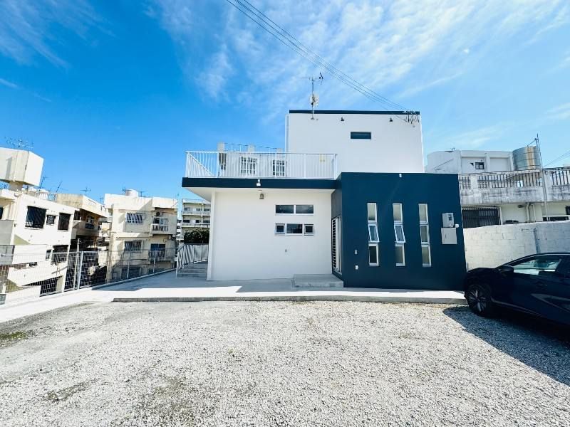 3LDK RC House in Okinawa City with Large Lot and Parking - Thumbnail 3