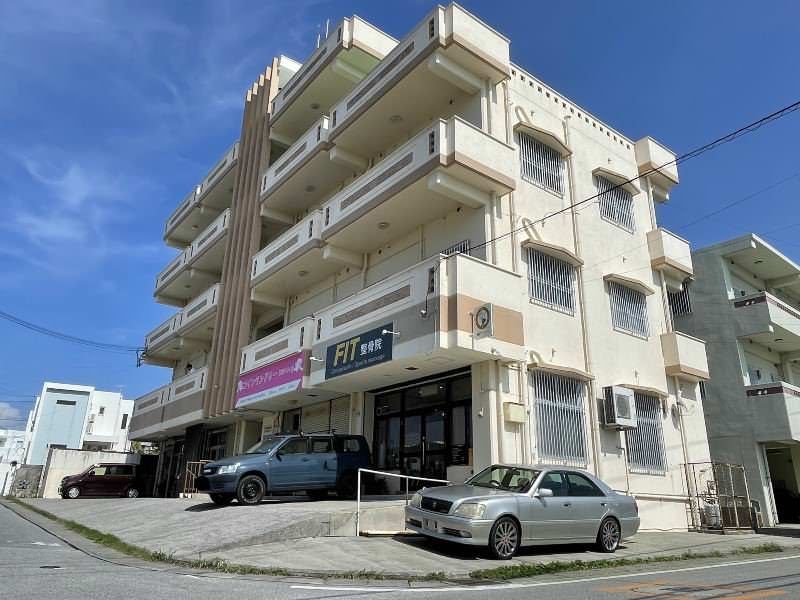 Spacious 2DK Apartment for Rent in Yomitan Village, Okinawa - Thumbnail 2