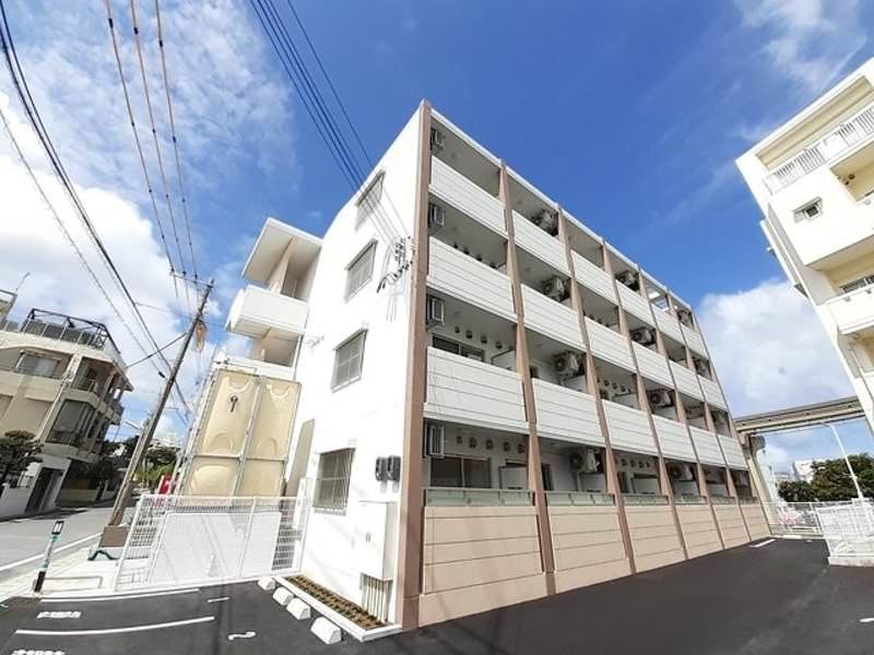 Modern 1R Apartment for Rent in Naha, Okinawa - No Security Deposit - Image 1