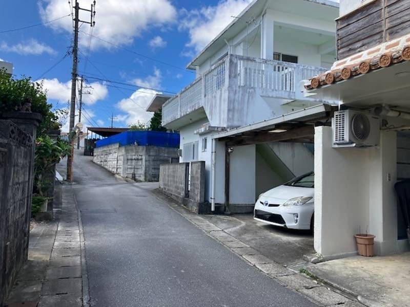 Spacious 3LDK RC House on Large Lot in Yonabaru, Okinawa - Thumbnail 2