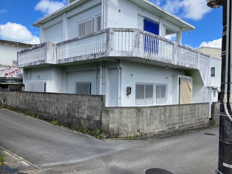 Spacious 3LDK RC House on Large Lot in Yonabaru, Okinawa - Thumbnail 3