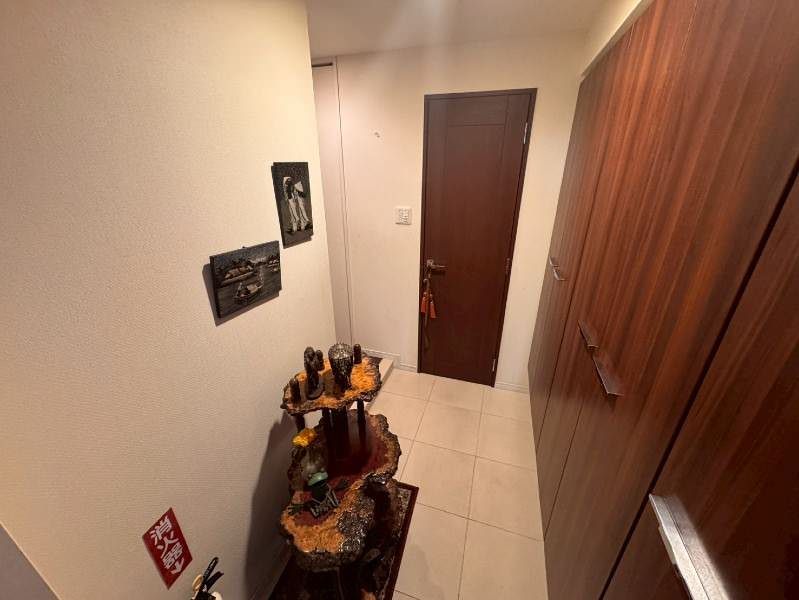Luxury 3LDK Apartment with Ocean Views in Chatan, Okinawa - Thumbnail 4