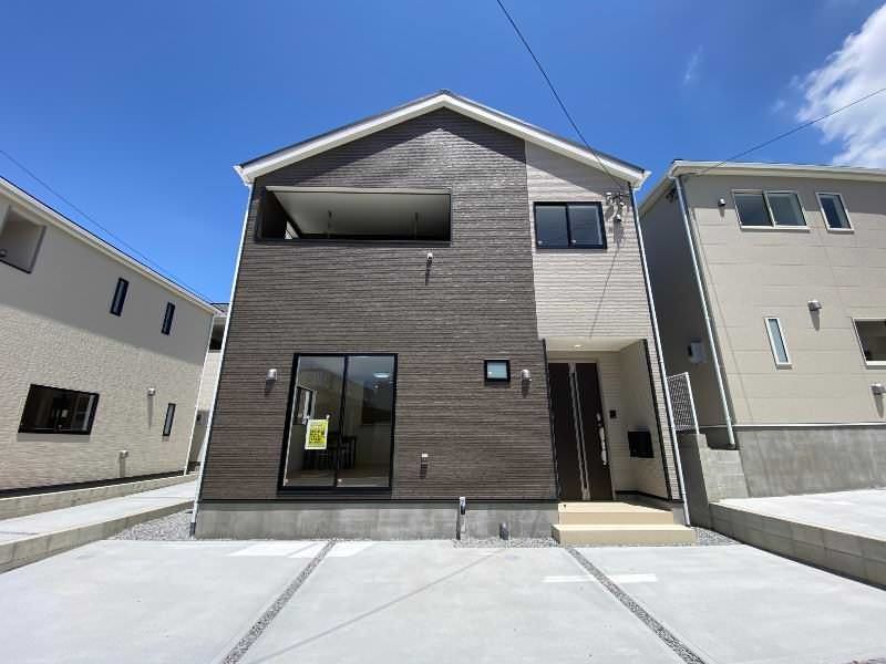 New 4LDK House for Sale in Uehara, Ginowan City, Okinawa - Thumbnail 2