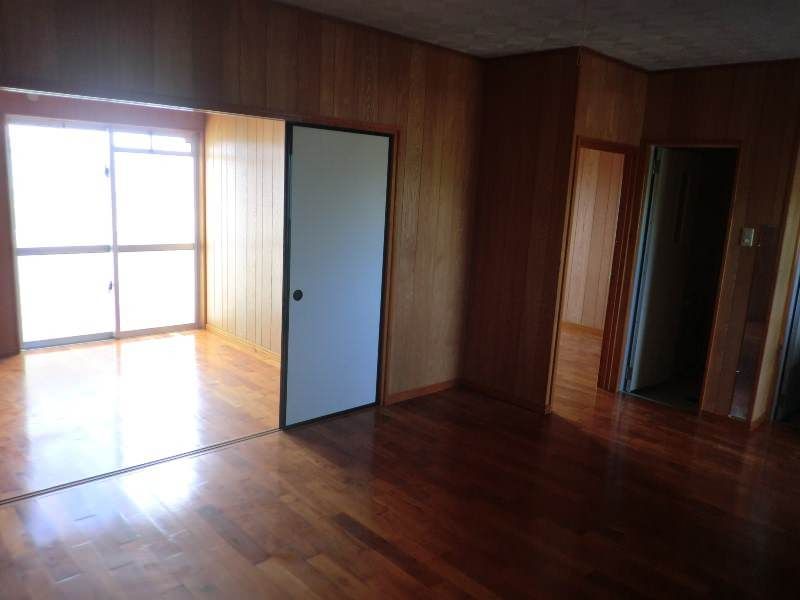 Yaese Town 2DK Apartment for Rent with Separate Bath/Toilet - Thumbnail 4