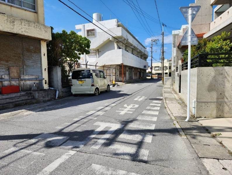 Land for Sale in Itoman, Okinawa with Old House - Thumbnail 2