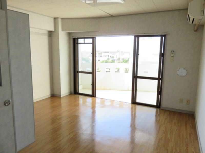 Hills Akane II 1K Apartment for Rent in Ginowan, Okinawa - Thumbnail 3