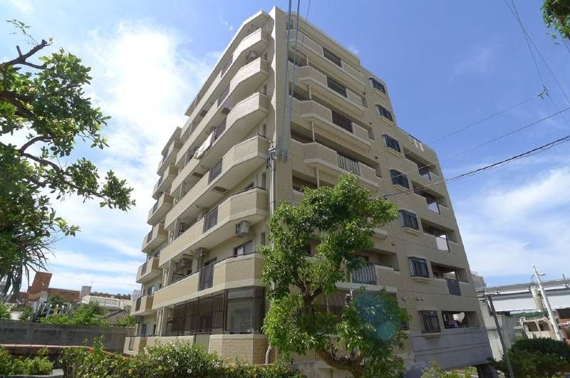 Lions Mansion Nagura Penthouse with Sea & City Views in Naha - Thumbnail 4