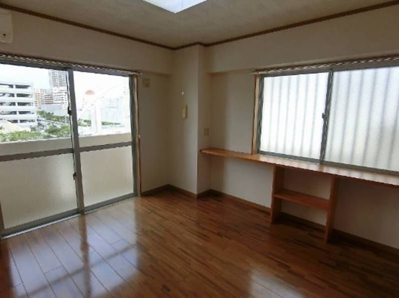 1K Apartment for Rent in Naha Omoromachi, Okinawa - 50,000 Yen - Thumbnail 2