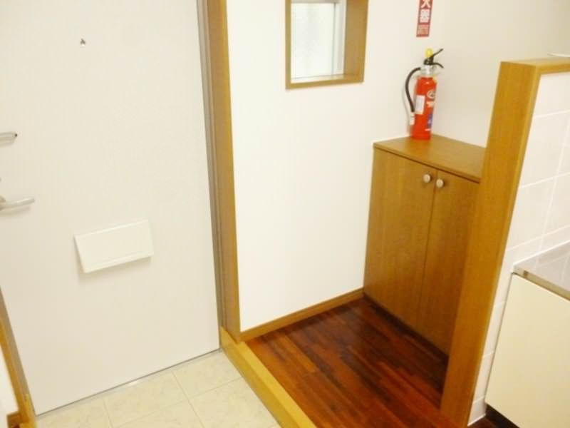 1K Apartment for Rent in Tomigusuku, Okinawa - 40,000 Yen - Thumbnail 2