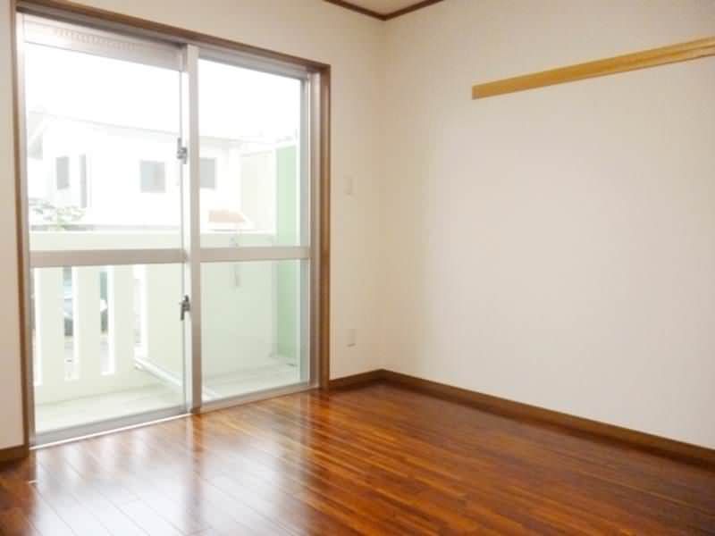 1K Apartment for Rent in Tomigusuku, Okinawa - 40,000 Yen - Thumbnail 3