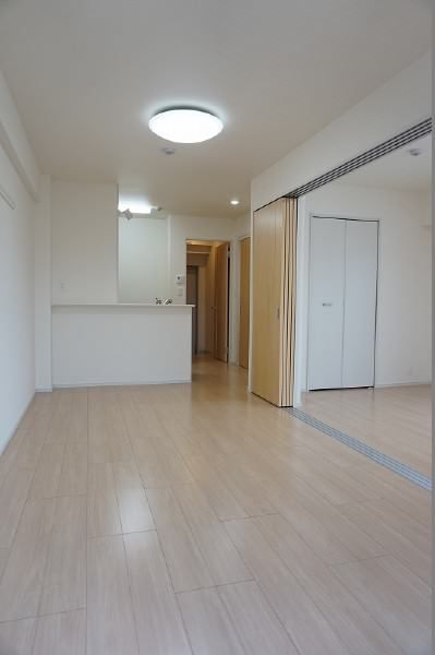 Modern 1LDK Apartment for Rent in Urasoe, Okinawa - Thumbnail 4