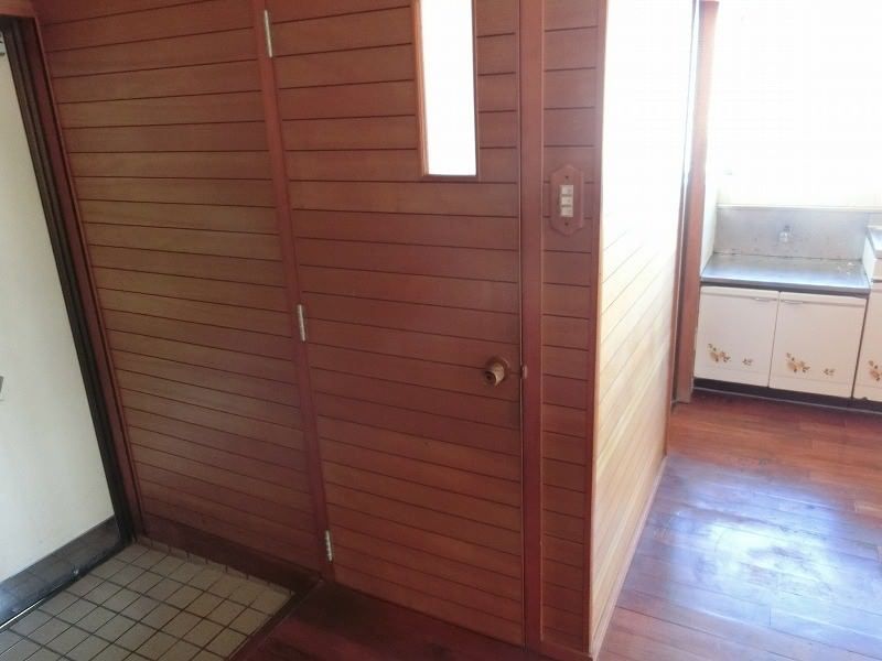 3DK Apartment for Rent in Ginowan, Okinawa with Parking - Thumbnail 2