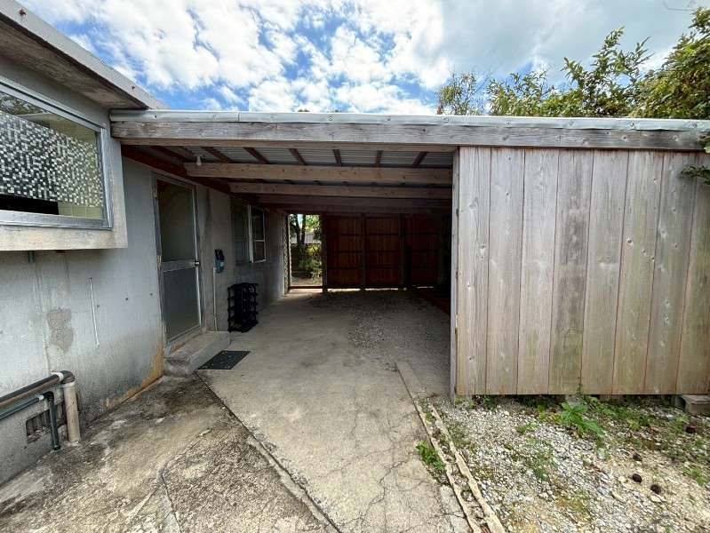 Traditional Kominka Rental in Nago, Okinawa with Large Garden - Thumbnail 3