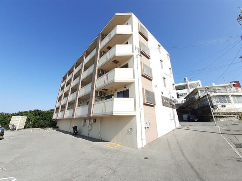 Modern 1LDK Apartment for Rent in Ginowan, Okinawa - Thumbnail 2