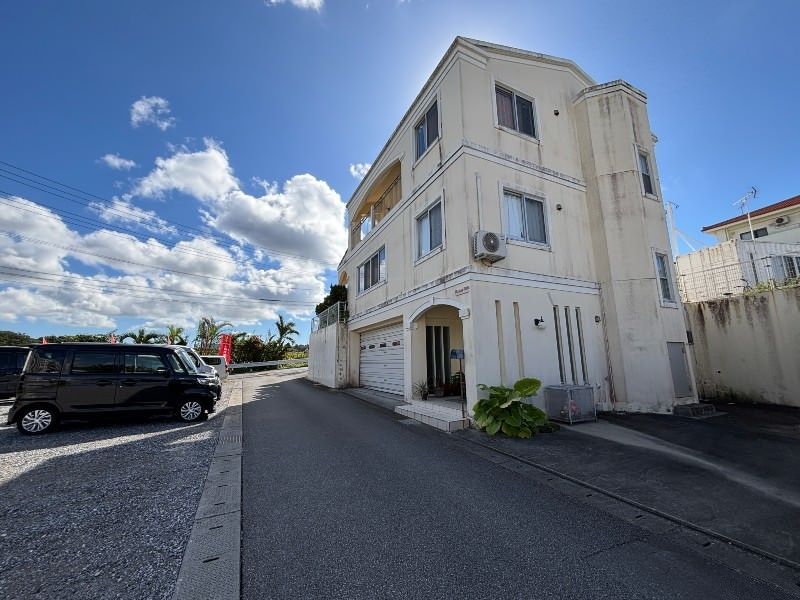 3LDK Reinforced Concrete House for Sale in Yomitan Village, Okinawa - Thumbnail 4