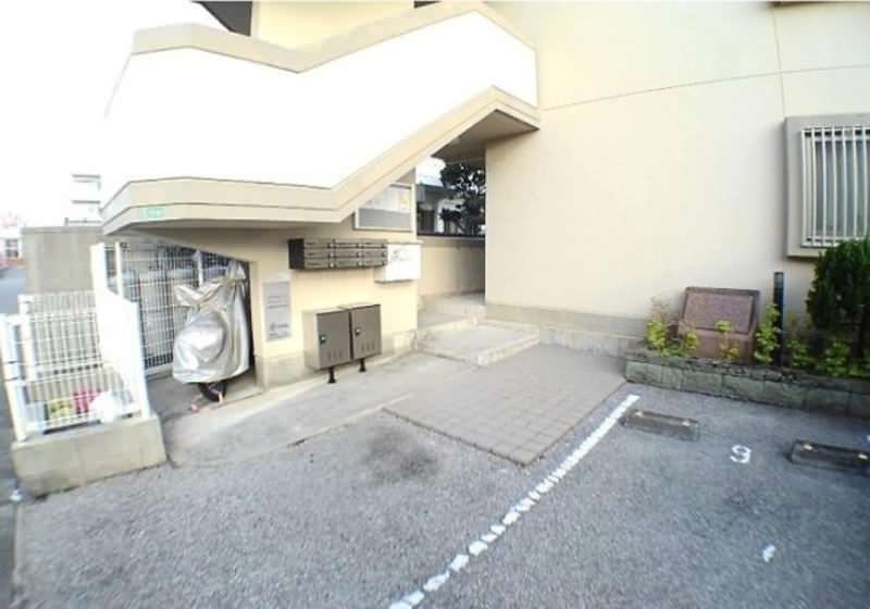 Pet-Friendly 1DK Apartment for Rent in Uruma City, Okinawa - Thumbnail 2