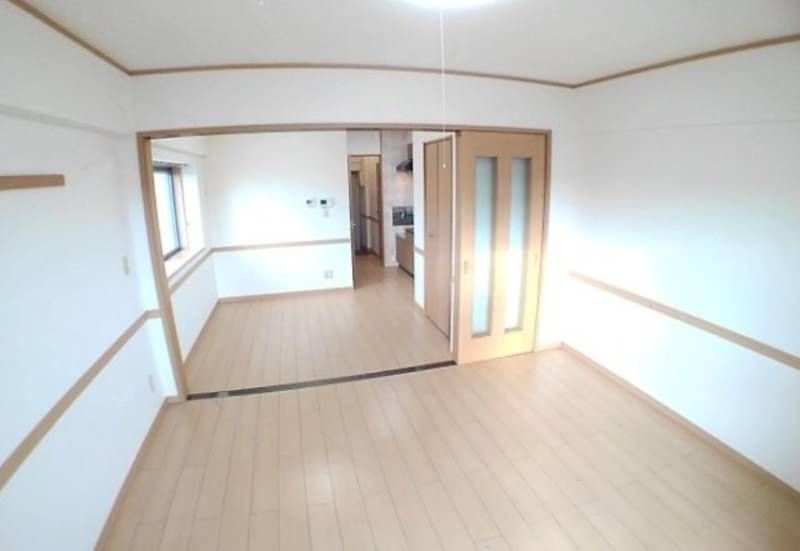 Pet-Friendly 1DK Apartment for Rent in Uruma City, Okinawa - Thumbnail 4
