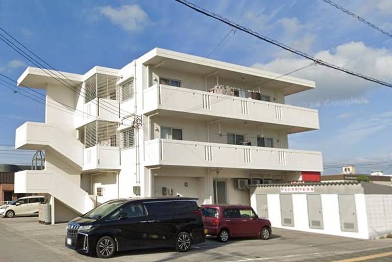 3LDK Apartment for Rent in Uruma City, Okinawa with 2 Parking Spaces - Thumbnail 2