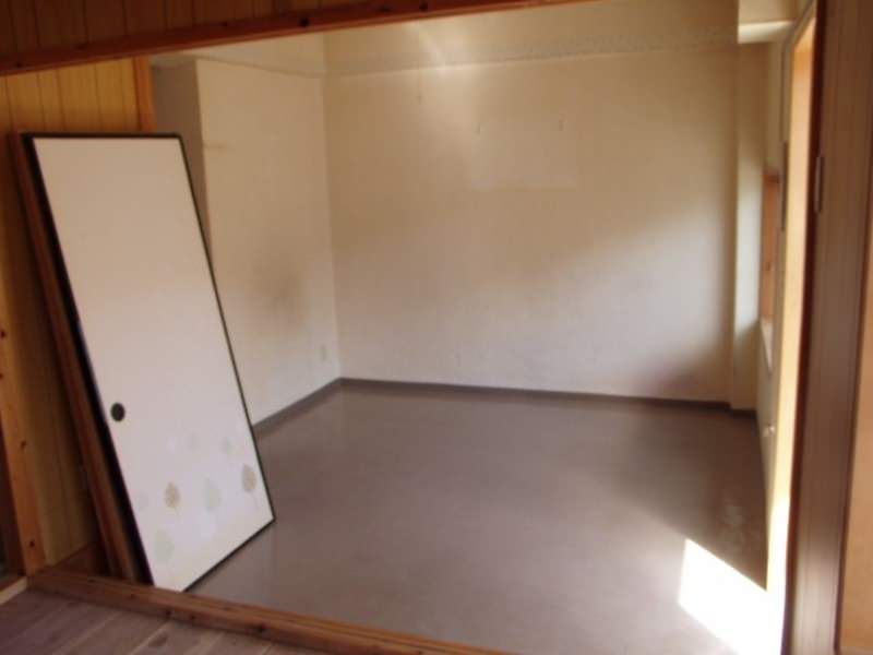 2LDK Apartment for Rent in Urasoe, Okinawa - 40 sqm, Corner Unit - Thumbnail 4