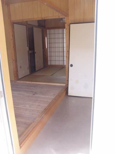 2LDK Apartment for Rent in Urasoe, Okinawa - 40 sqm, Corner Unit - Thumbnail 2
