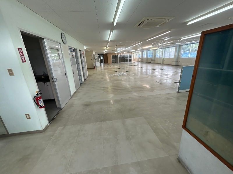Large Commercial Space for Rent in Tomigusuku, Okinawa - Thumbnail 4
