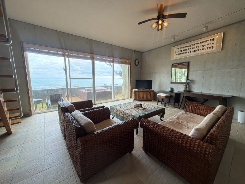 Oceanfront 4LDK House in Ginowan Village, Okinawa for Sale - Thumbnail 3
