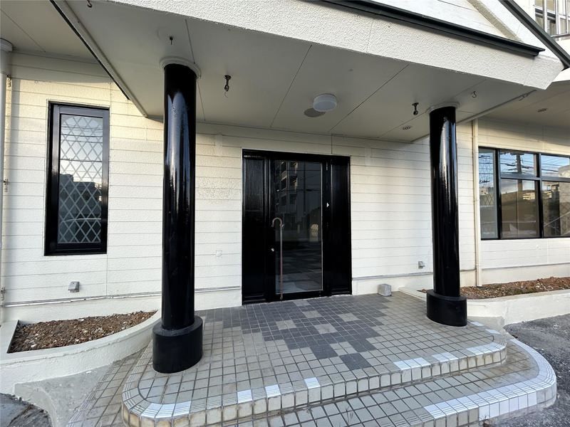 Shop/Office for Rent in Awase, Okinawa City - 102 sqm, 5 Parking - Thumbnail 3