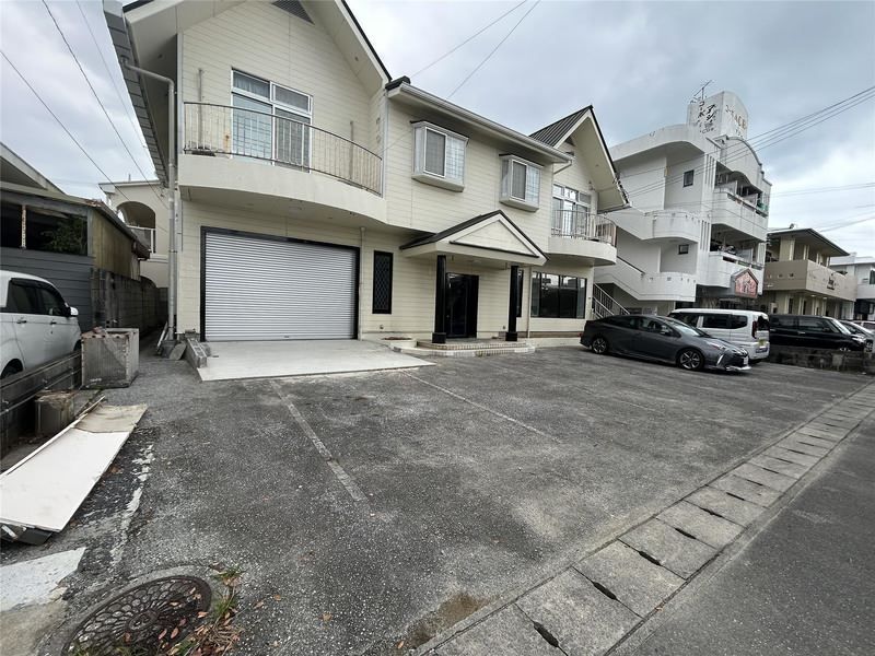 Shop/Office for Rent in Awase, Okinawa City - 102 sqm, 5 Parking - Thumbnail 2