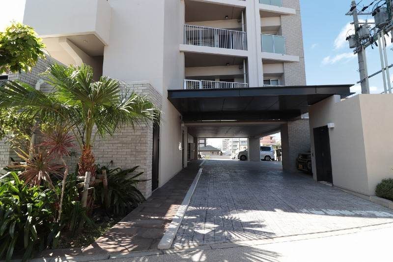 3LDK Corner Apartment with Sunset Views in Ginowan Bay Side City - Thumbnail 2