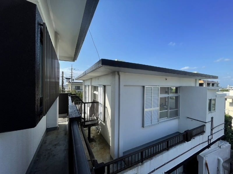 Ocean View 2LDK House with Detached Studio for Rent in Itoman - Thumbnail 3
