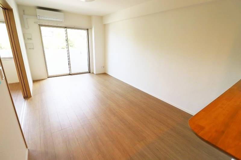Modern 1LDK Apartment for Rent in Okinawa City with Free Internet - Thumbnail 3