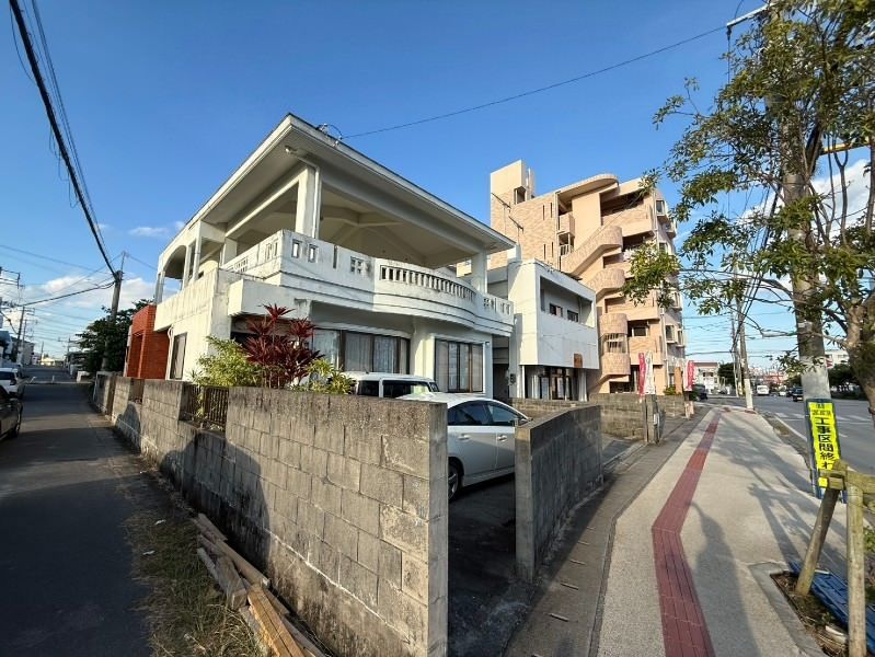 5LDK Reinforced Concrete House for Sale in Okinawa City Miyazato - Thumbnail 4
