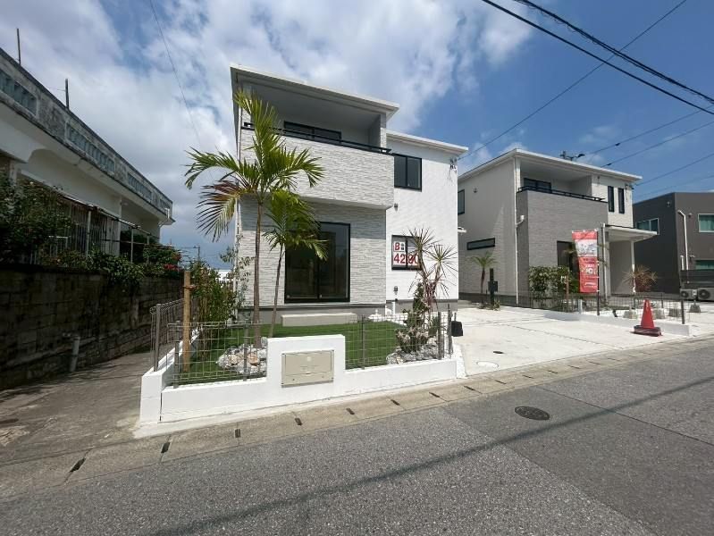 New 4LDK House for Sale in Okinawa City Higashi - Thumbnail 2