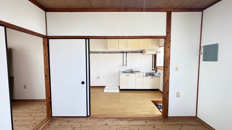 Miyazato Apartment 2DK Rental in Urasoe, Okinawa - Thumbnail 4