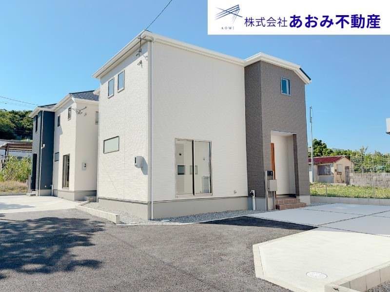 New 3LDK House with Walk-in Closet in Uruma City, Okinawa - Thumbnail 4