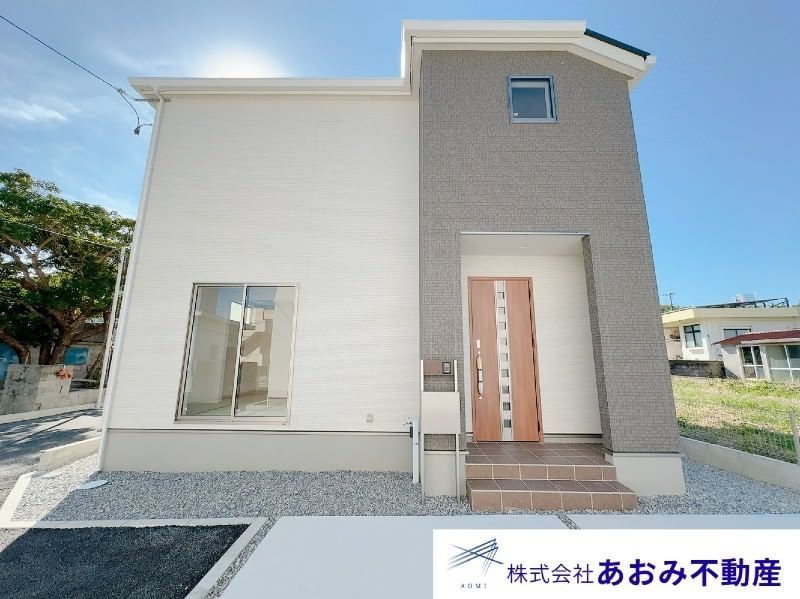 New 3LDK House with Walk-in Closet in Uruma City, Okinawa - Thumbnail 2