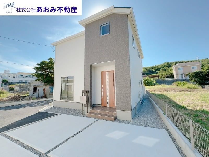 New 3LDK House with Walk-in Closet in Uruma City, Okinawa - Thumbnail 3