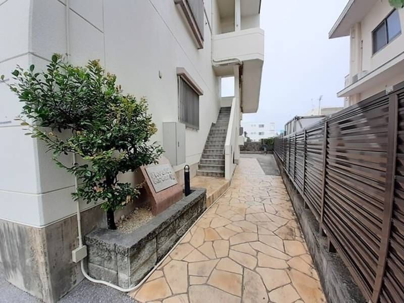 Florence Garden 2LDK Apartment for Rent in Nishihara, Okinawa - Thumbnail 3