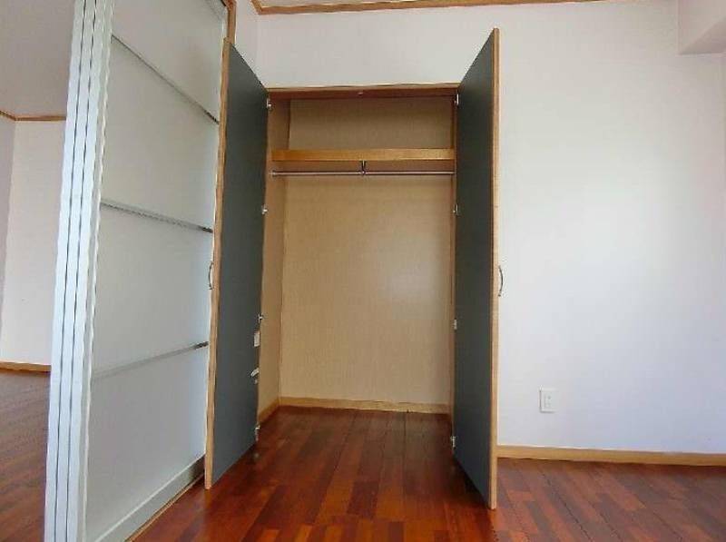 E. HOUSERIO 2LDK Apartment for Rent in Naha, Okinawa - Thumbnail 2